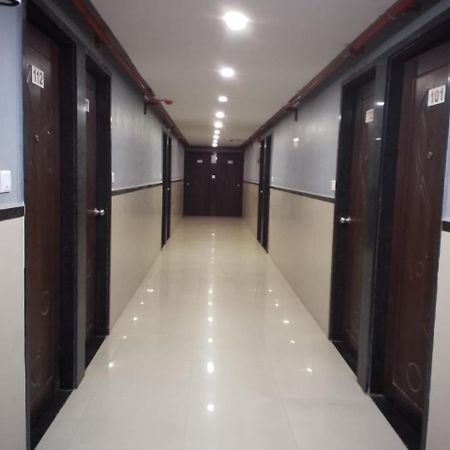 Infinity Rooms & Banquet Surat Esterno foto